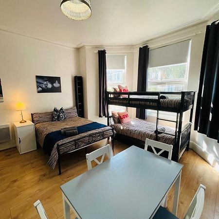 Wonderful Fully-Equipped Studio Near Central London 8 Ngoại thất bức ảnh